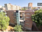 Se alquila habitación en apartamento de 3 dormitorios en...