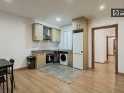 Se alquila habitación en apartamento de 3 dormitorios en...