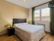 Se alquila habitación en apartamento de 3 dormitorios en...