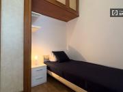 Se alquila habitación en apartamento de 3 dormitorios en...