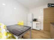 Se alquila habitación en apartamento de 3 dormitorios en...