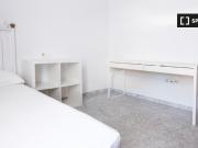 Se alquila habitación en apartamento de 3 dormitorios en...
