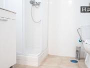 Se alquila habitación en apartamento de 3 dormitorios en...