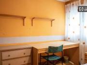 Se alquila habitación en apartamento de 3 dormitorios en...