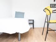 Se alquila habitación en apartamento de 3 dormitorios en...