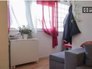 Se alquila habitación en apartamento de 3 habitaciones...