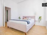 Se alquila habitación en apartamento de 4 dormitorios