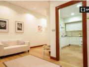 Se alquila habitación en apartamento de 4 dormitorios en...