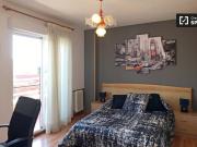 Se alquila habitación en apartamento de 4 dormitorios en...
