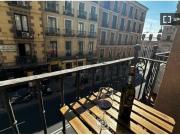 Se alquila habitación en apartamento de 4 dormitorios en...