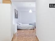 Se alquila habitación en apartamento de 4 dormitorios en...
