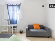 Se alquila habitación en apartamento de 4 dormitorios en...