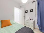 Se alquila habitación en apartamento de 4 dormitorios en...