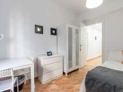 Se alquila habitación en apartamento de 4 dormitorios en...