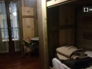 Se alquila habitación en apartamento de 4 dormitorios en...