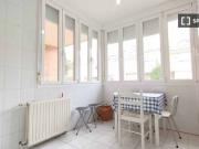 Se alquila habitación en apartamento de 4 dormitorios en...