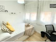 Se alquila habitación en apartamento de 4 dormitorios en...