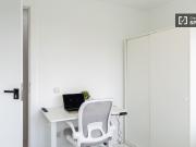 Se alquila habitación en apartamento de 4 dormitorios en...