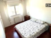 Se alquila habitación en apartamento de 4 dormitorios en...