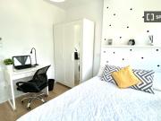 Se alquila habitación en apartamento de 4 dormitorios en...