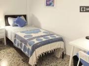 Se alquila habitación en apartamento de 4 dormitorios en...