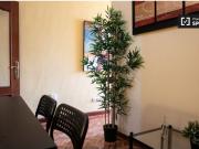 Se alquila habitación en apartamento de 5 dormitorios en...