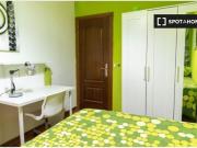 Se alquila habitación en apartamento de 5 dormitorios en...