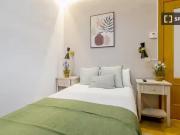 Se alquila habitación en apartamento de 5 dormitorios en...