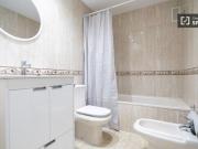 Se alquila habitación en apartamento de 5 dormitorios en...