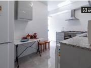 Se alquila habitación en apartamento de 5 dormitorios en...