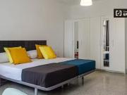 Se alquila habitación en apartamento de 5 dormitorios en... Se alquila habitación en apartamento de 5 dormitorios en...