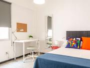 Se alquila habitación en apartamento de 5 dormitorios en...