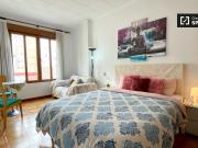 Se alquila habitación en apartamento de 5 dormitorios en...