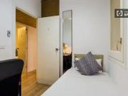 Se alquila habitación en apartamento de 5 dormitorios en...