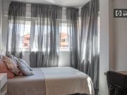 Se alquila habitación en apartamento de 5 dormitorios en...