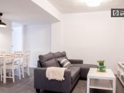 Se alquila habitación en apartamento de 5 dormitorios en...