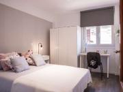 Se alquila habitación en apartamento de 5 dormitorios en...