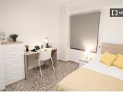 Se alquila habitación en apartamento de 5 dormitorios en...
