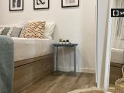 Se alquila habitación en apartamento de 5 dormitorios en...