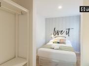 Se alquila habitación en apartamento de 5 habitaciones...