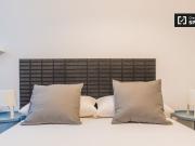 Se alquila habitación en apartamento de 6 dormitorios en...