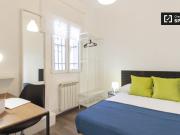 Se alquila habitación en apartamento de 6 dormitorios en...