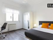 Se alquila habitación en apartamento de 6 dormitorios en...