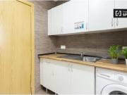 Se alquila habitación en apartamento de 6 dormitorios en...