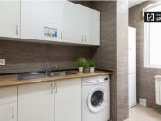 Se alquila habitación en apartamento de 6 dormitorios en...