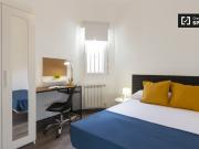 Se alquila habitación en apartamento de 6 dormitorios en...