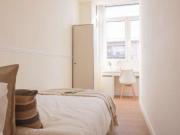 Se alquila habitación en apartamento de 6 dormitorios en...