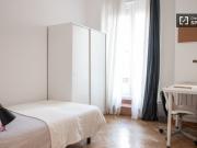 Se alquila habitación en apartamento de 8 dormitorios en... Se alquila habitación en apartamento de 8 dormitorios en...