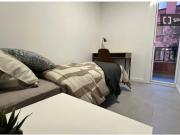 Se alquila habitación en apartamento en LHospitalet De...