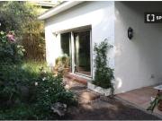 Se alquila habitación en casa de 6 dormitorios en Mirasierra